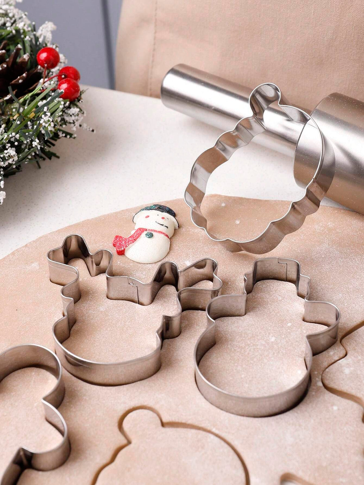 12Pcs Fun-Shaped Christmas Theme Cookie Cutter Set, Household 430 Stainless Steel Candy Molds, Complete Set of Kitchen Bakeware Accessories Christmas Party Favors Christmas Party Supplies Christmas Party Merry Christmas Eve Christmas Pajamas Christmas Decor