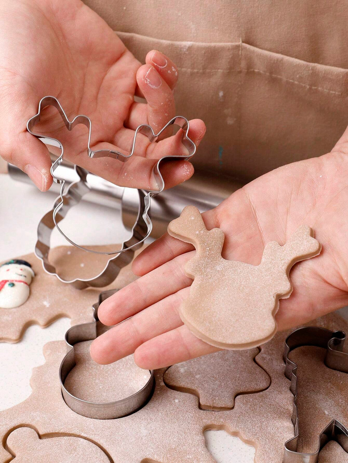 12Pcs Fun-Shaped Christmas Theme Cookie Cutter Set, Household 430 Stainless Steel Candy Molds, Complete Set of Kitchen Bakeware Accessories Christmas Party Favors Christmas Party Supplies Christmas Party Merry Christmas Eve Christmas Pajamas Christmas Decor