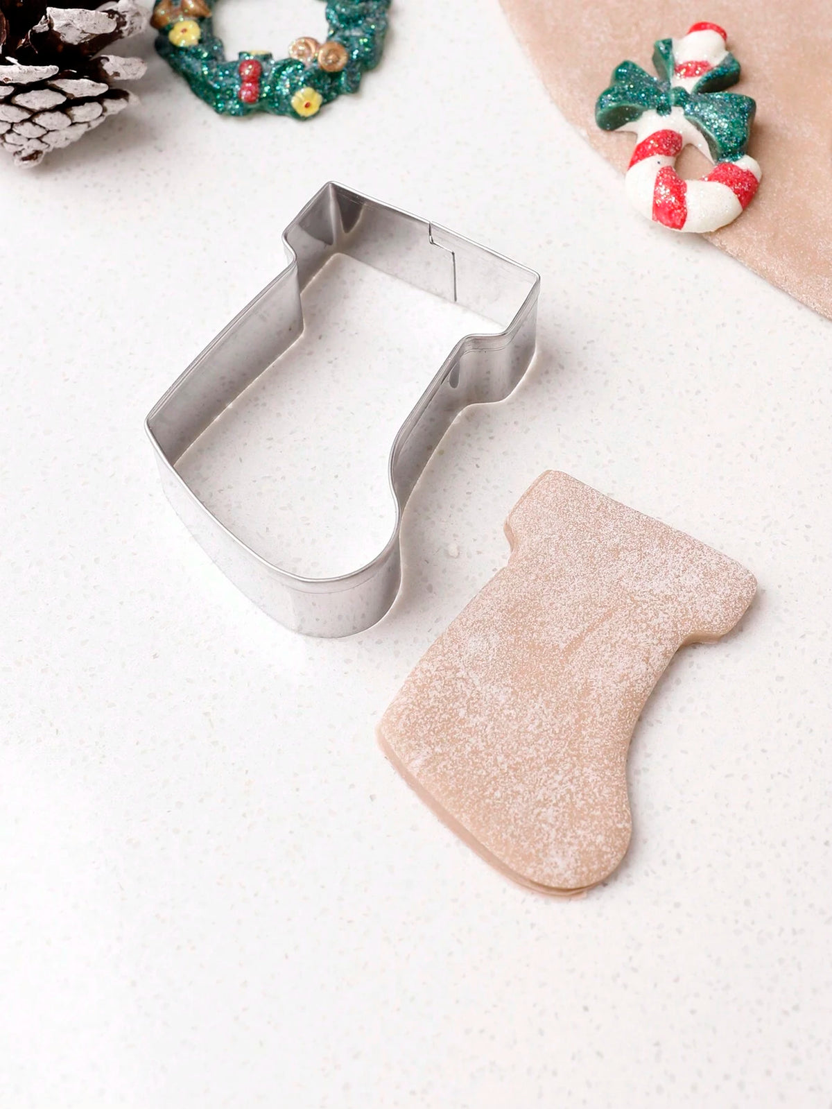 12Pcs Fun-Shaped Christmas Theme Cookie Cutter Set, Household 430 Stainless Steel Candy Molds, Complete Set of Kitchen Bakeware Accessories Christmas Party Favors Christmas Party Supplies Christmas Party Merry Christmas Eve Christmas Pajamas Christmas Decor