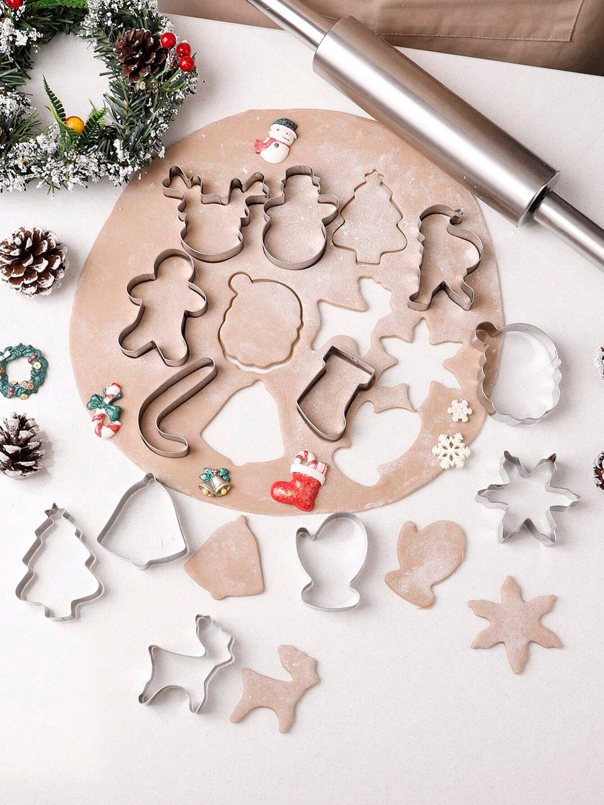 12Pcs Fun-Shaped Christmas Theme Cookie Cutter Set, Household 430 Stainless Steel Candy Molds, Complete Set of Kitchen Bakeware Accessories Christmas Party Favors Christmas Party Supplies Christmas Party Merry Christmas Eve Christmas Pajamas Christmas Decor