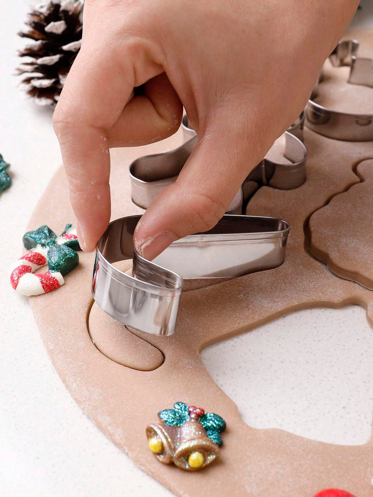 12Pcs Fun-Shaped Christmas Theme Cookie Cutter Set, Household 430 Stainless Steel Candy Molds, Complete Set of Kitchen Bakeware Accessories Christmas Party Favors Christmas Party Supplies Christmas Party Merry Christmas Eve Christmas Pajamas Christmas Decor