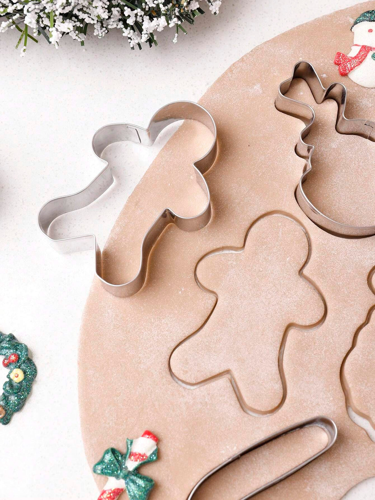 12Pcs Fun-Shaped Christmas Theme Cookie Cutter Set, Household 430 Stainless Steel Candy Molds, Complete Set of Kitchen Bakeware Accessories Christmas Party Favors Christmas Party Supplies Christmas Party Merry Christmas Eve Christmas Pajamas Christmas Decor